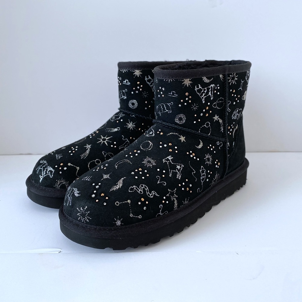 UGG Australia Classic Mini Short Boot Black Zodiac Woman’s size 6